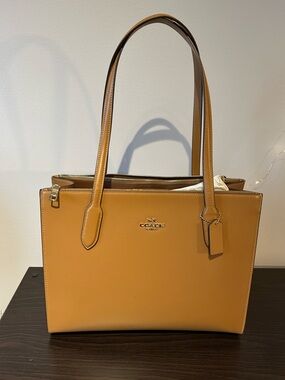 Coach Structured Tote in Tan/Caramel
